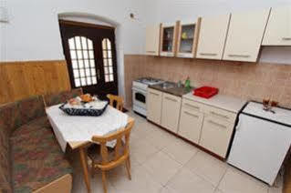 Pupa Apartma *